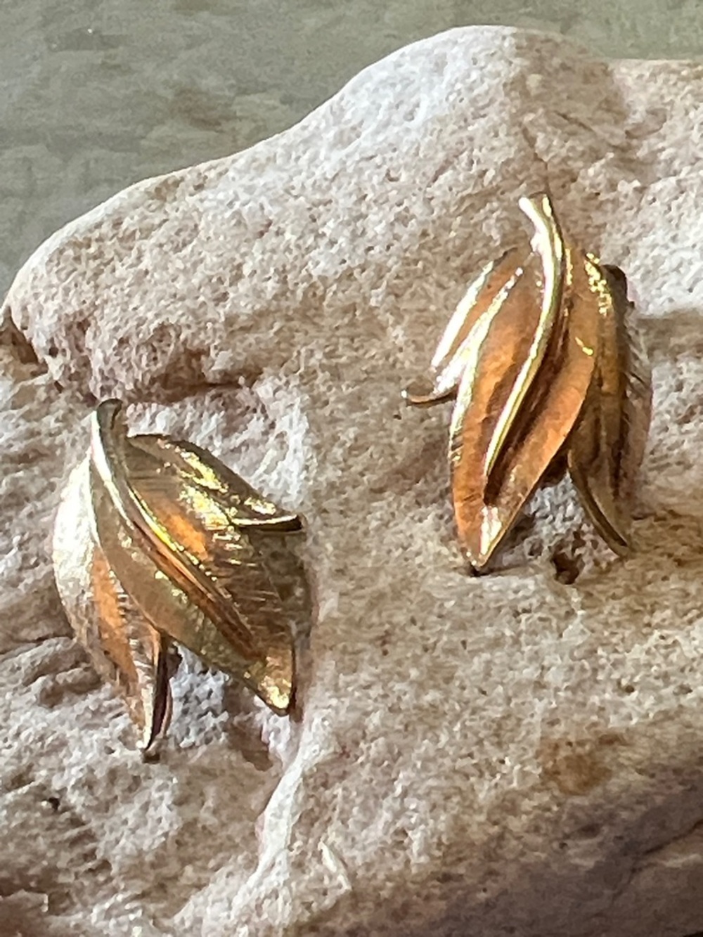 Vintage Gold Leaf Clip On Earrings.
